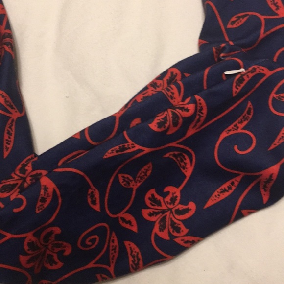 Travel Infinity Scarf with Hidden Zippered Pocket - Picture 4 of 6